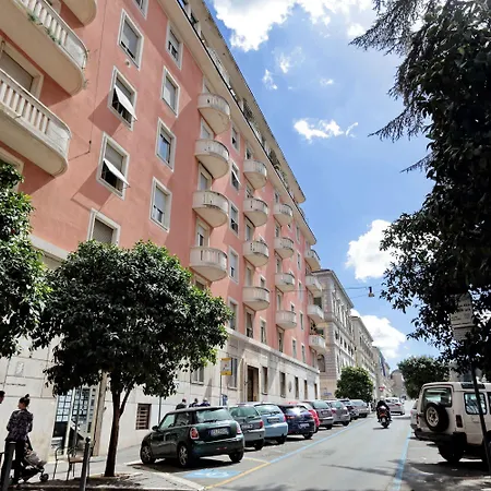 דירה Bellezza Al Colosseo - & Apts *