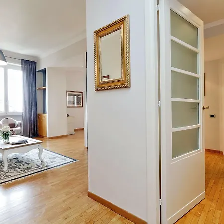 Bellezza Al Colosseo - & Apts شقة